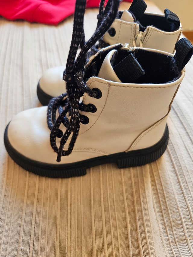 Botines Zara niña blancos
