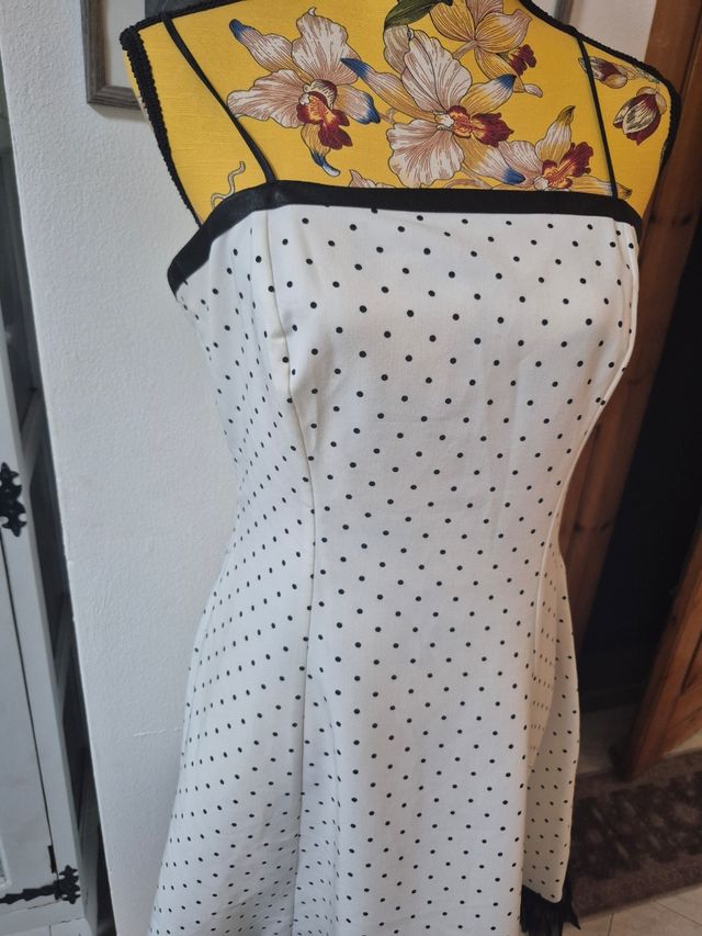 Miniabito bianco e nero a pois Fokus