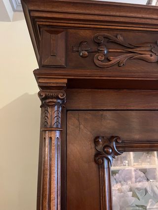 Vitrina antigua de madera