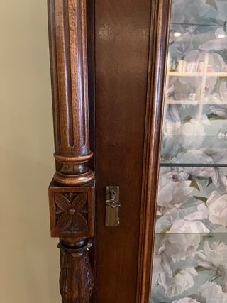 Vitrina antigua de madera