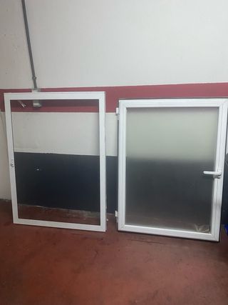 Ventana PVC blanca con marco