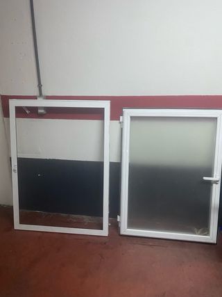 Ventana PVC blanca con marco