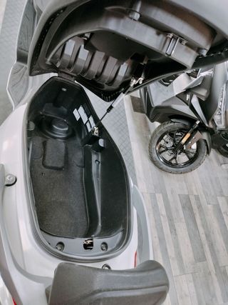 SYM Joymax 125 Scooter blanco