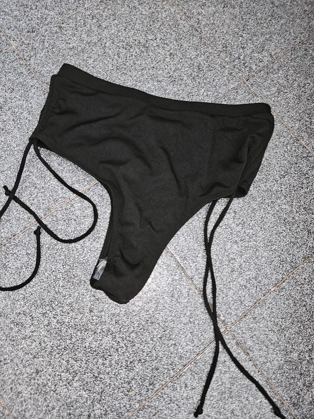 Solo pezzo di sotto vendo per taglia sbagliata