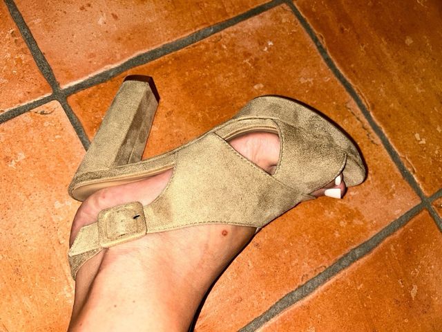 Sandali beige scamosciati