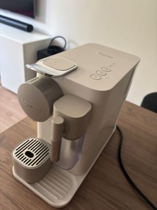 Cafetera Nespresso Lattissima One