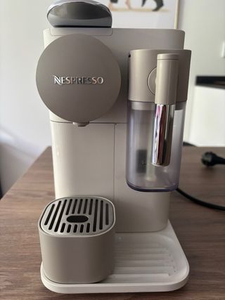 Cafetera Nespresso Lattissima One