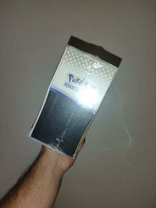 Pokémon Evoluzioni Prismatiche Box