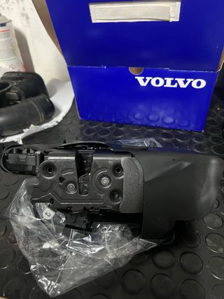 Cerradura puerta Volvo derecha