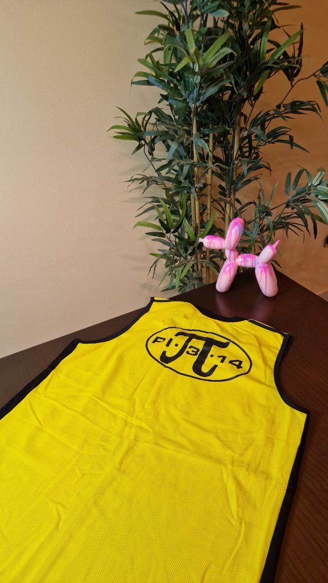 Camiseta baloncesto amarilla