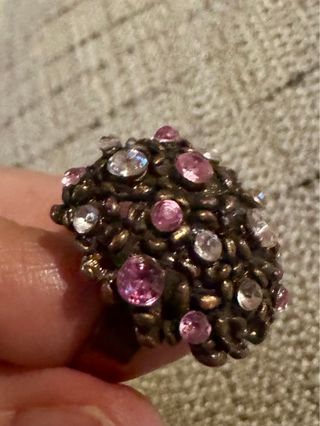 Anillo latón color cobre, piedras rosas