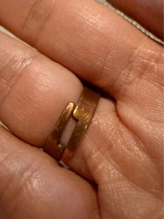 Anillo latón color cobre, piedras rosas