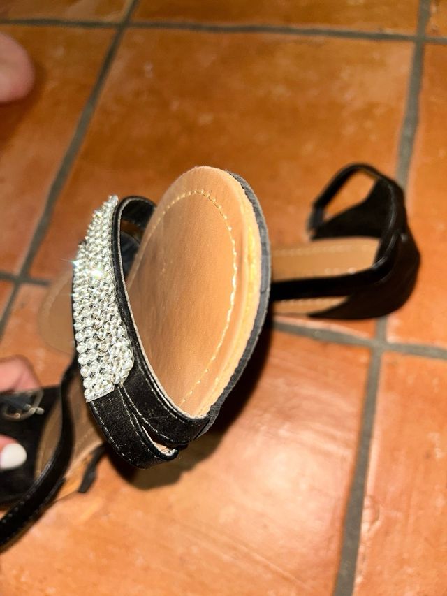 Sandalo nero con strass