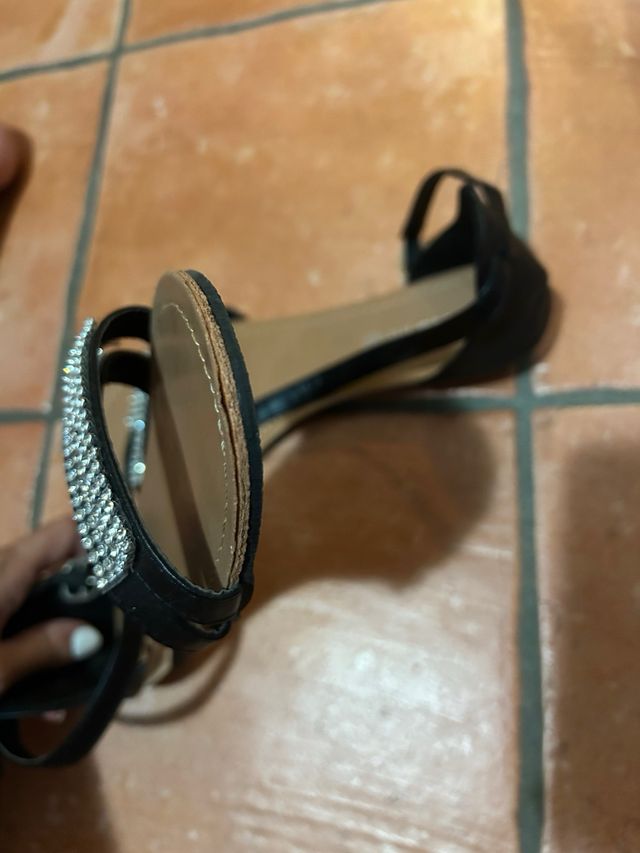 Sandalo nero con strass