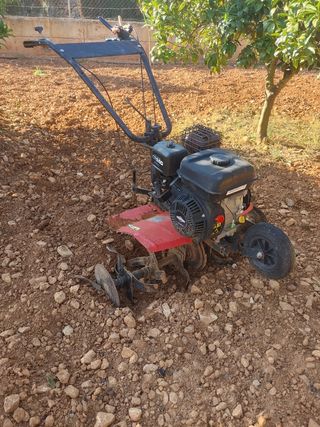 Motocultor con marcha atrás recien repasado 