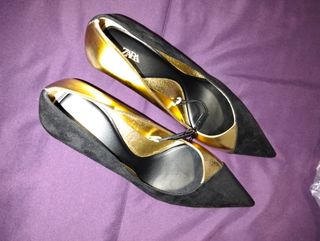 Zapatos Zara dorados y negros, talla 38 