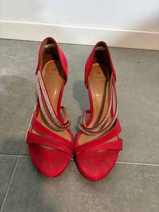 Zapatos rojos de tacón Vizzano