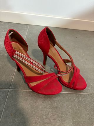 Zapatos rojos de tacón Vizzano