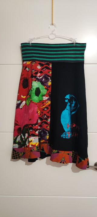 Falda Desigual negra y multicolor