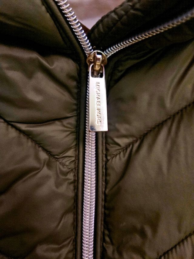 Abrigo acolchado Michael Kors verde oliva