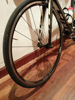Juego ruedas Carretera Shimano rs81 alu carbono/Rs