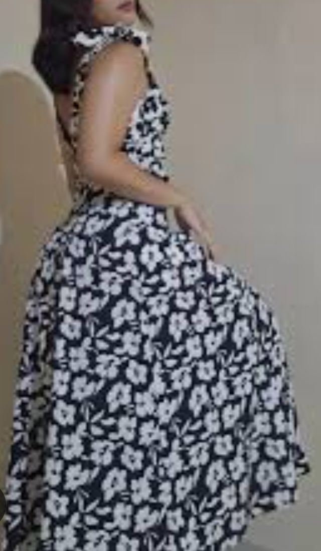 Vestido midi floral blanco y negro