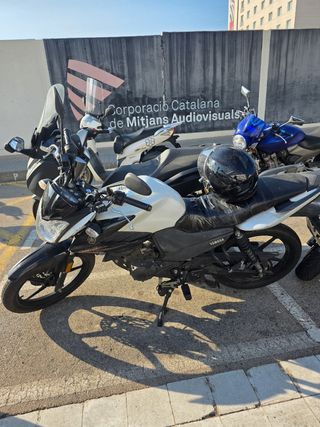 Yamaha YS-125:  28,895 km.  Ver foto ITV