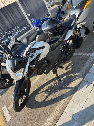 Yamaha YS-125:  28,895 km.  Ver foto ITV