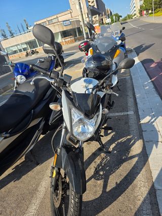 Yamaha YS-125:  28,895 km.  Ver foto ITV