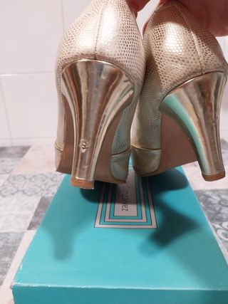 Zapatos dorados Adela Gonzalvez 39