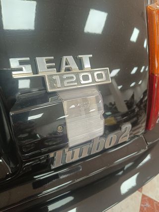Anagrama metálico Seat 1200 Sport 