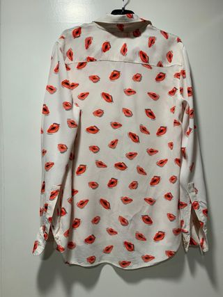 Camisa Zara labios roja y blanca