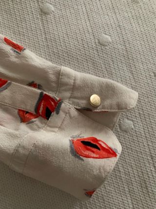 Camisa Zara labios roja y blanca