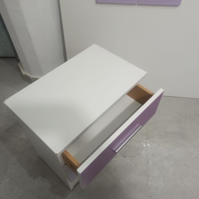 Cabecero y mesita noche - morado/blanco