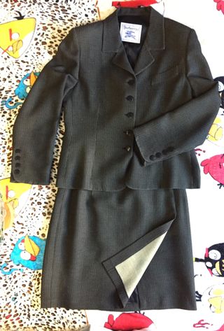 Traje Burberry Gris - Falda y Blazer