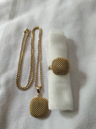 Cadena y anillo dorados, peso 10,2 gramos 18k .
