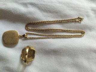 Cadena y anillo dorados, peso 10,2 gramos 18k .