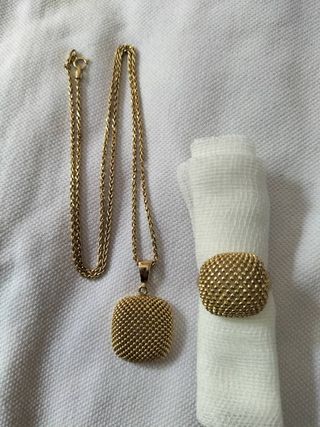Cadena y anillo dorados, peso 10,2 gramos 18k .