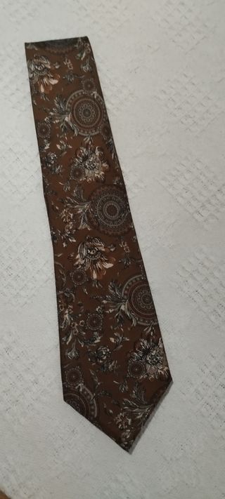 Corbata seda marrón estampada