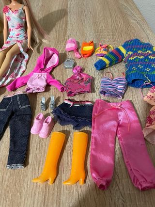 2 Muñecas Barbie + Ropa