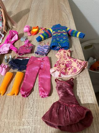 2 Muñecas Barbie + Ropa