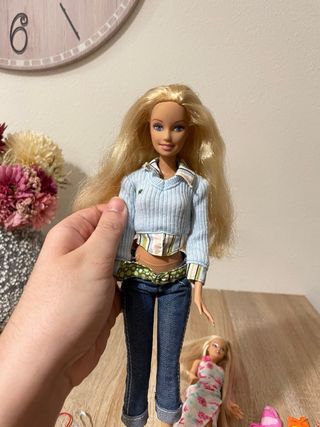 2 Muñecas Barbie + Ropa