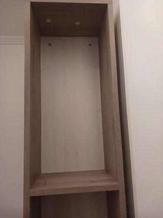 Estantería de 3 baldas marron grisaceo.
