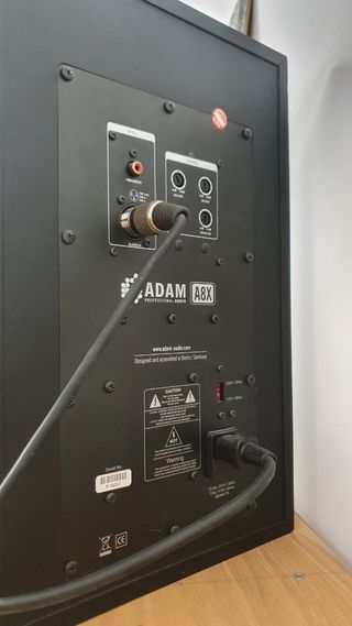 Monitores Adam Audio A8X 