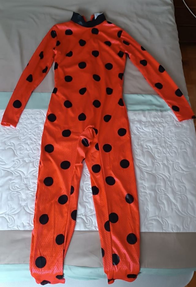 Traje feminino milagroso de joaninha