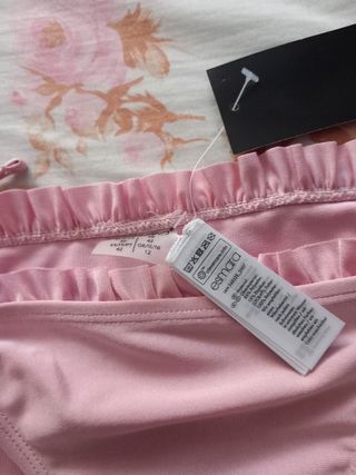 Braga bikini con etiqueta 