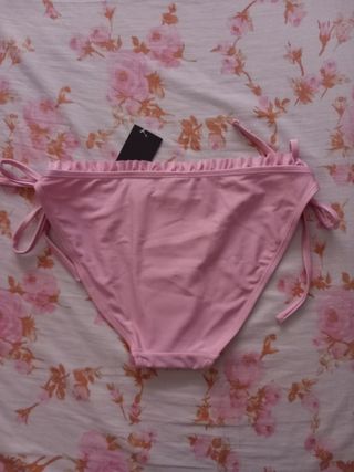 Braga bikini con etiqueta 