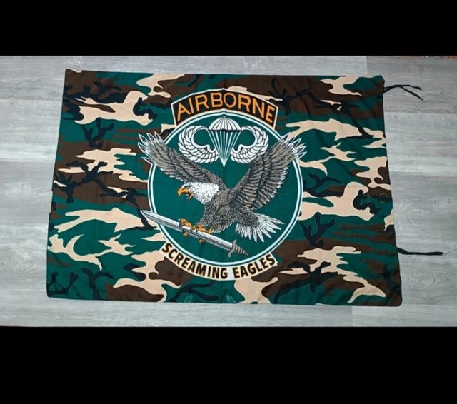 Bandiera Screaming Eagles Airborne