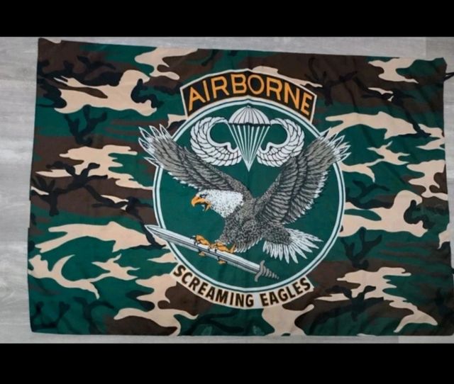 Bandiera Screaming Eagles Airborne