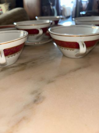 Juego tazas porcelana rojas y doradas